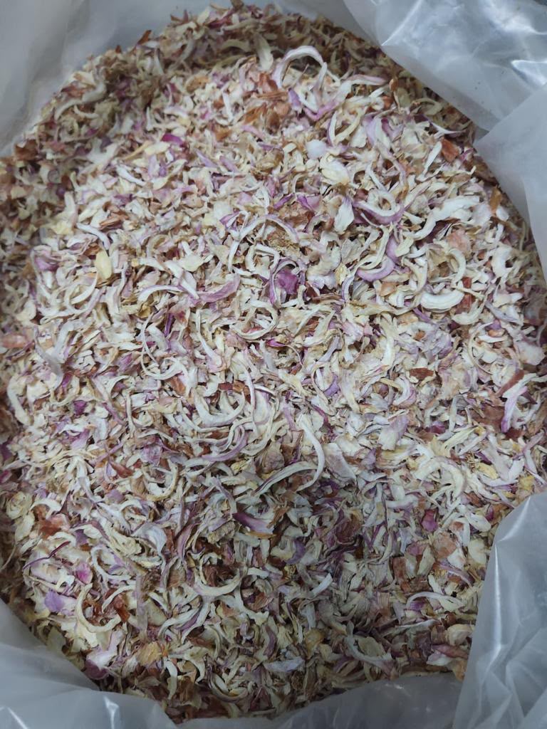 Dehydrated onion flakes in bulk